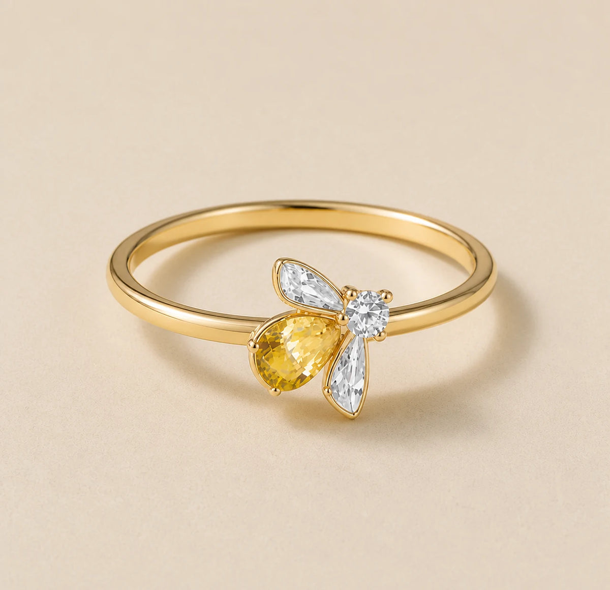 Bague Citrine abeille dorée vue dans son ensemble