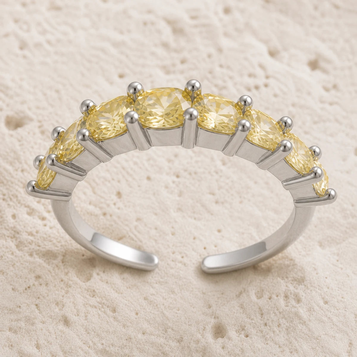 Détail des Citrines facettées de la bague en argent 925