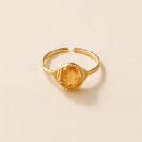 Bague Citrine ovale dorée vue dans son ensemble