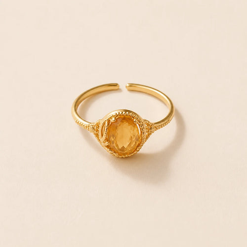 Bague Citrine ovale dorée vue dans son ensemble