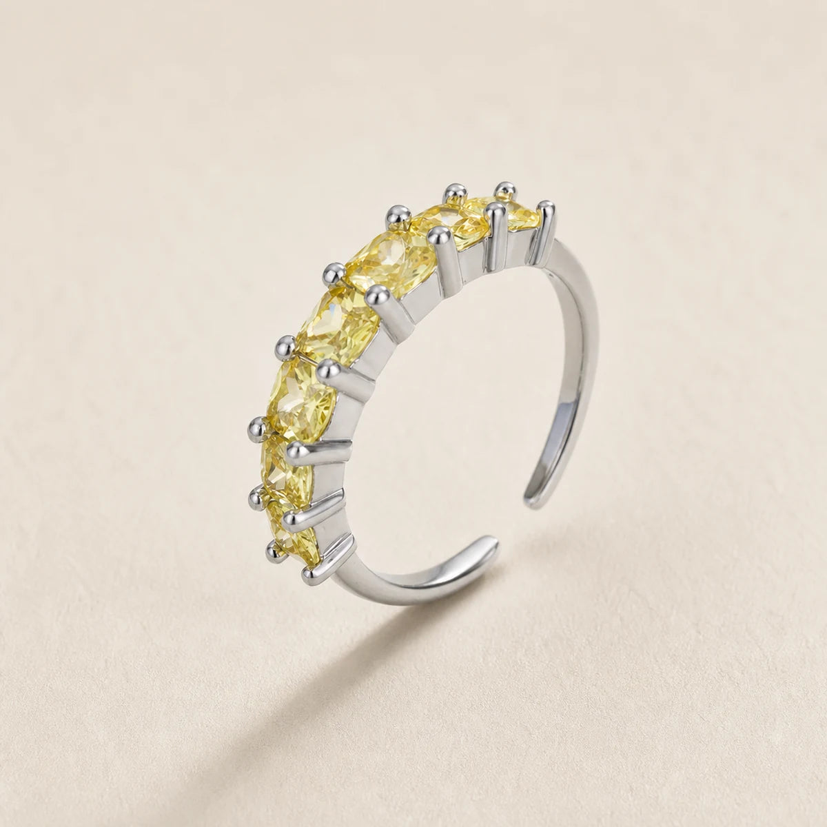 Bague réglable en argent 925 ornée d’une rangée de Citrines
