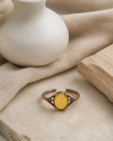Bague en Citrine naturelle dans une ambiance lumineuse et naturelle