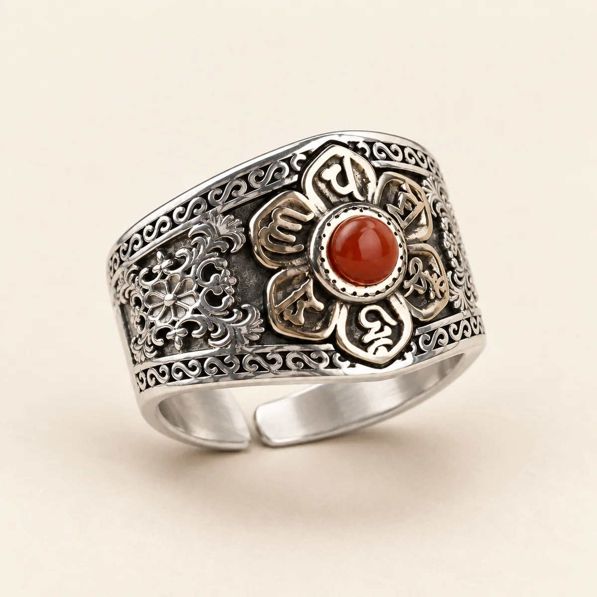 Bague Cornaline fleur réglable vue dans son ensemble