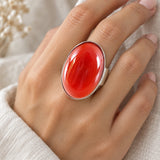 Bague Cornaline ovale réglable portée à la main