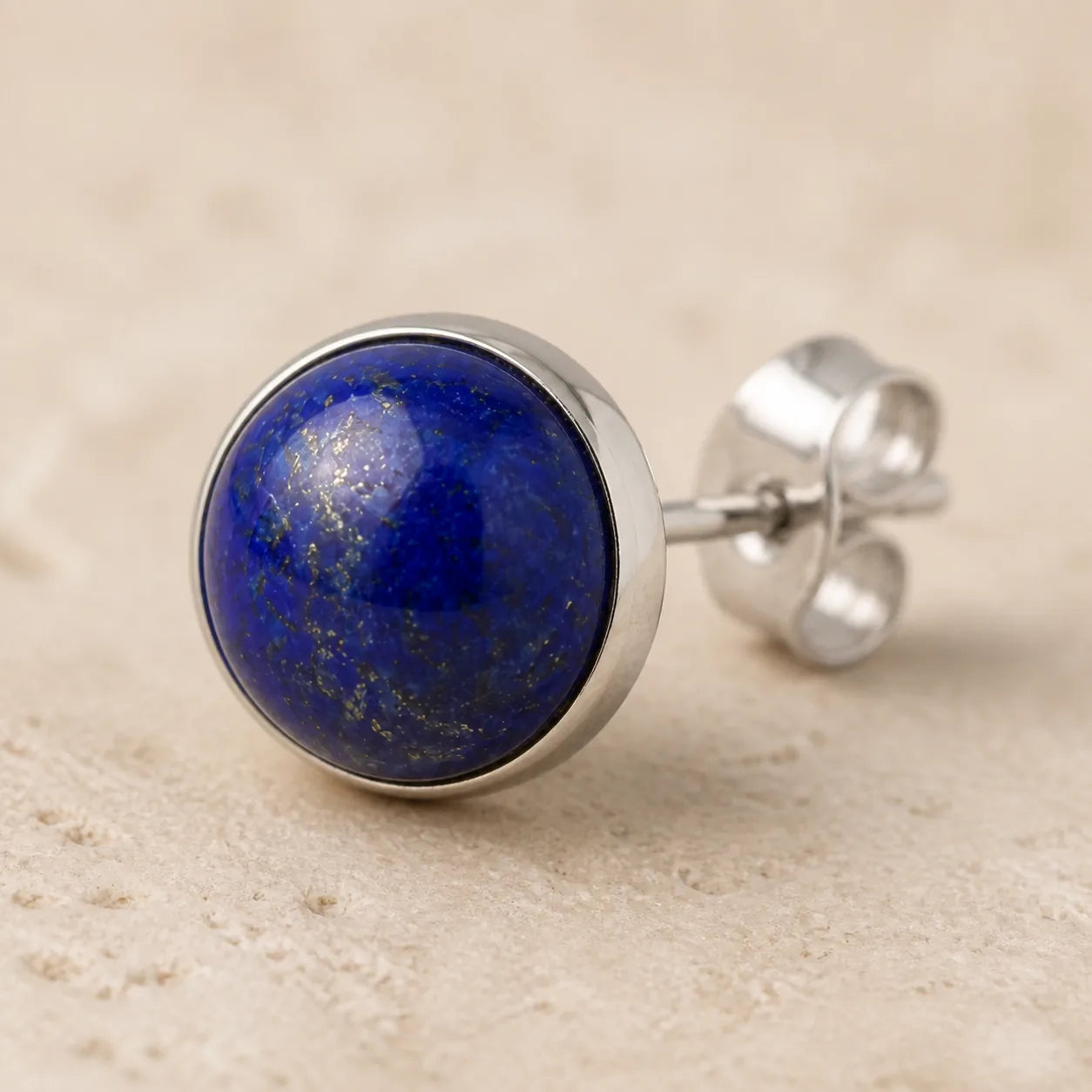 Détail d’une pierre ronde en Lapis Lazuli de 8 mm