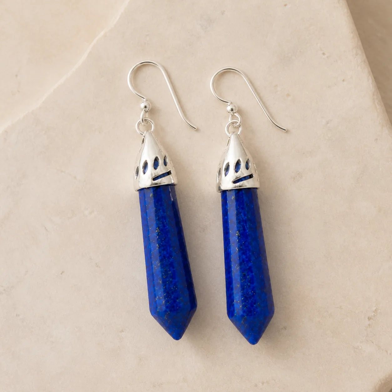 Détails de construction des boucles d’oreilles Lapis Lazuli