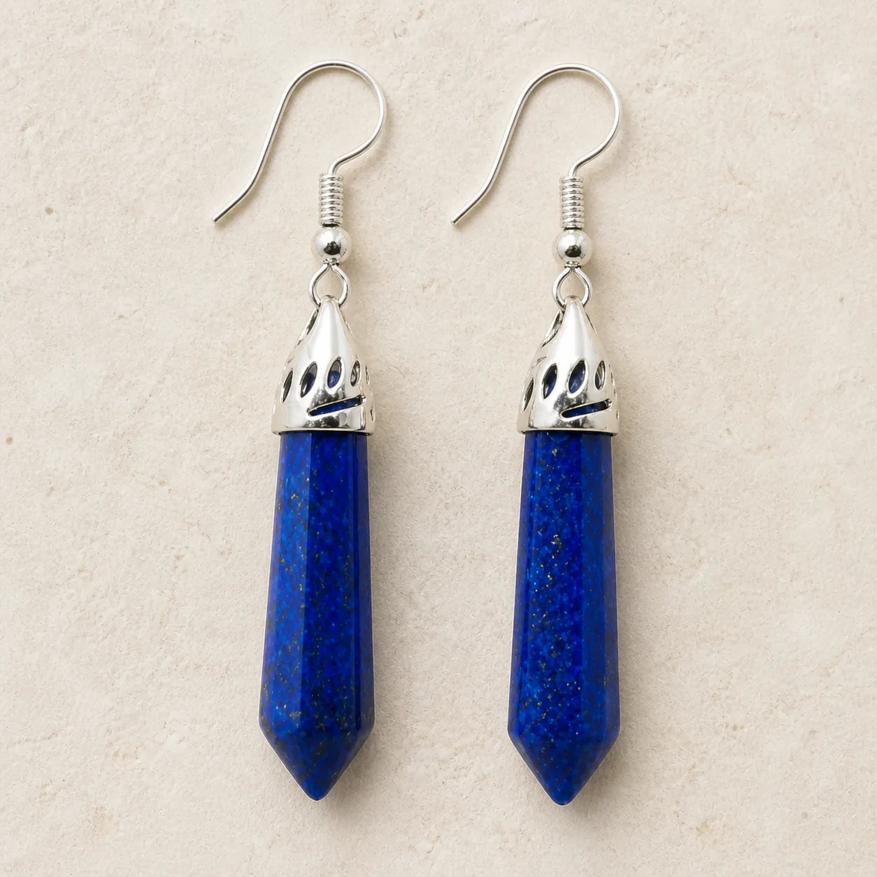 Boucles d’oreilles Lapis Lazuli pendantes vues de face