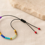 Détail du cordon ajustable d’un bracelet 7 Chakras fin.