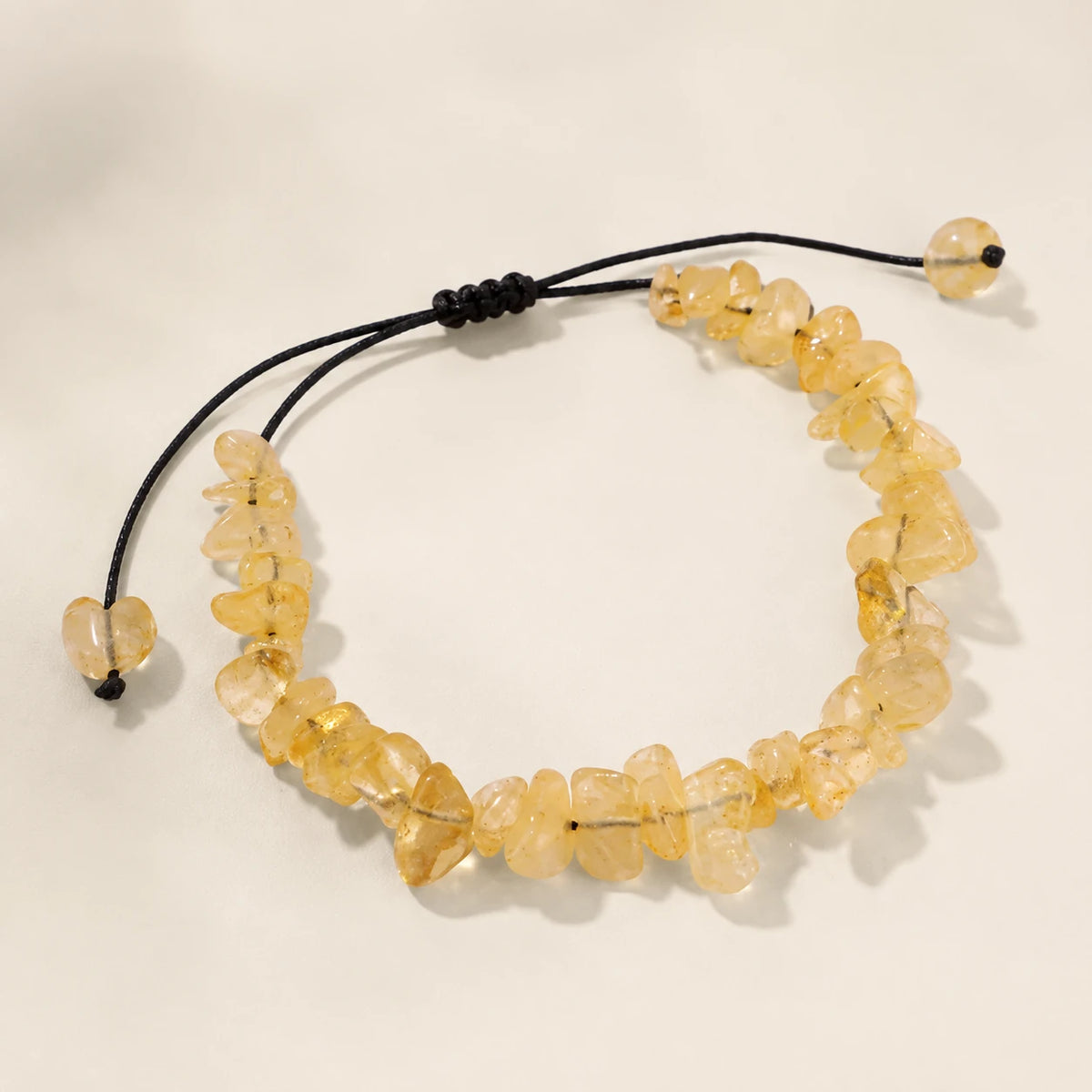 Bracelet ajustable en éclats de Citrine sur cordon noir