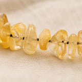 Détail des éclats naturels de Citrine du bracelet