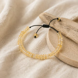 Bracelet Citrine en éclats naturels dans une ambiance minimaliste