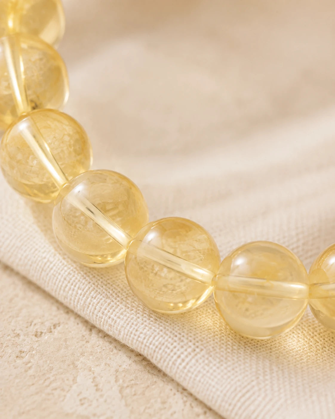 Détail des perles rondes de Citrine du bracelet