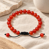 Bracelet Cornaline sur cordon noir dans une ambiance naturelle