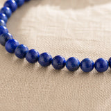 Détail des petites perles de 4 mm en Lapis Lazuli