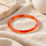 Bracelet jonc en Cornaline dans une ambiance naturelle