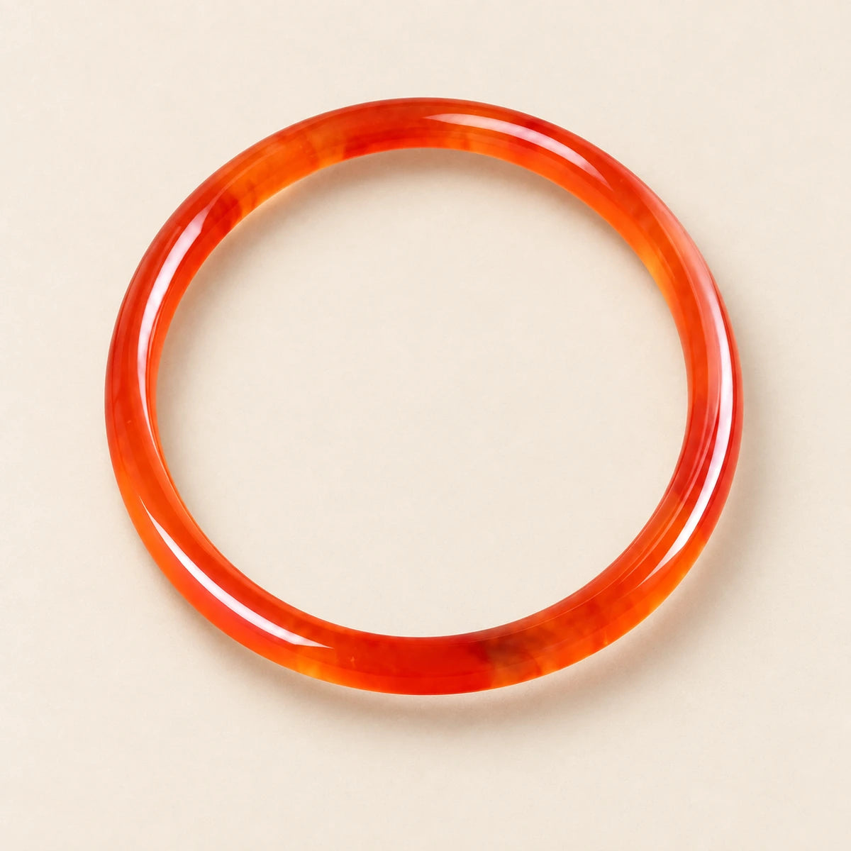 Bracelet jonc Cornaline rigide vu dans son ensemble