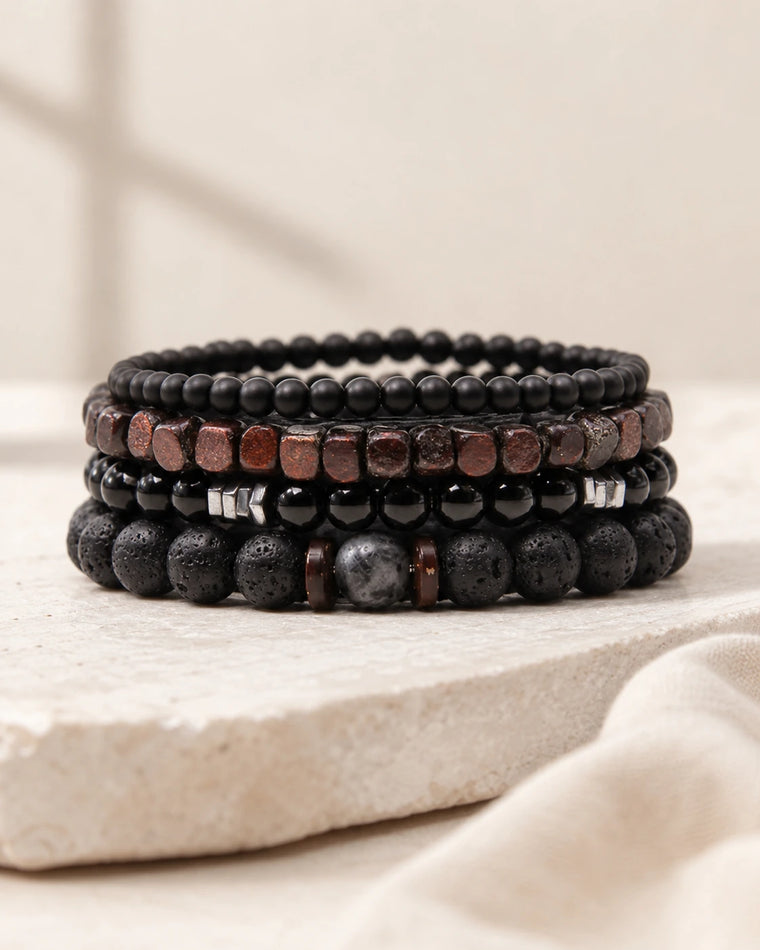 Bracelet en labradorite, hématite et onyx noir sur fond beige