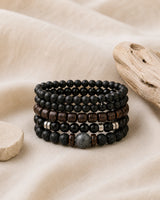 Bracelet gris et noir en labradorite hématite et onyx dans une composition naturelle