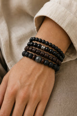 Bracelet labradorite hématite onyx porté au poignet
