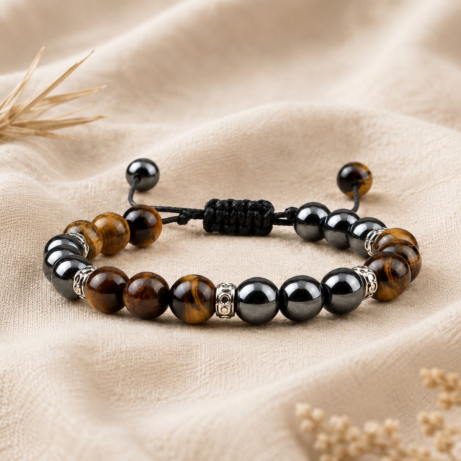 Bracelet œil de tigre et hématite sur tissu en lin clair