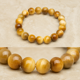 Gros plan sur les perles d un bracelet en oeil de tigre jaune