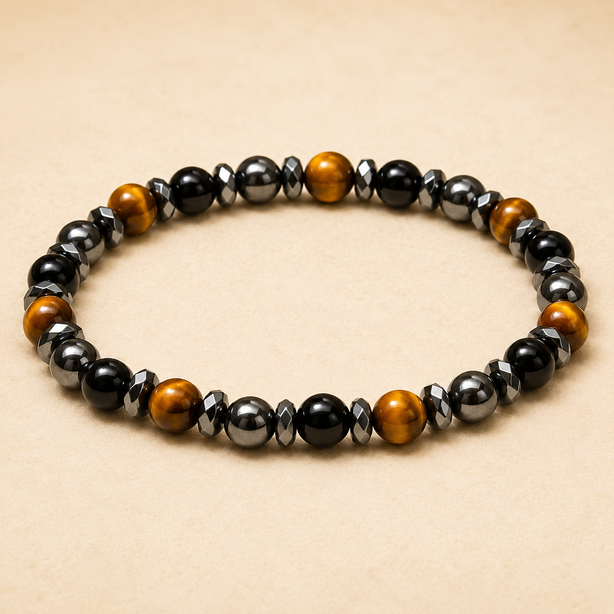 Vue complète d’un bracelet œil de tigre et onyx noir en perles rondes