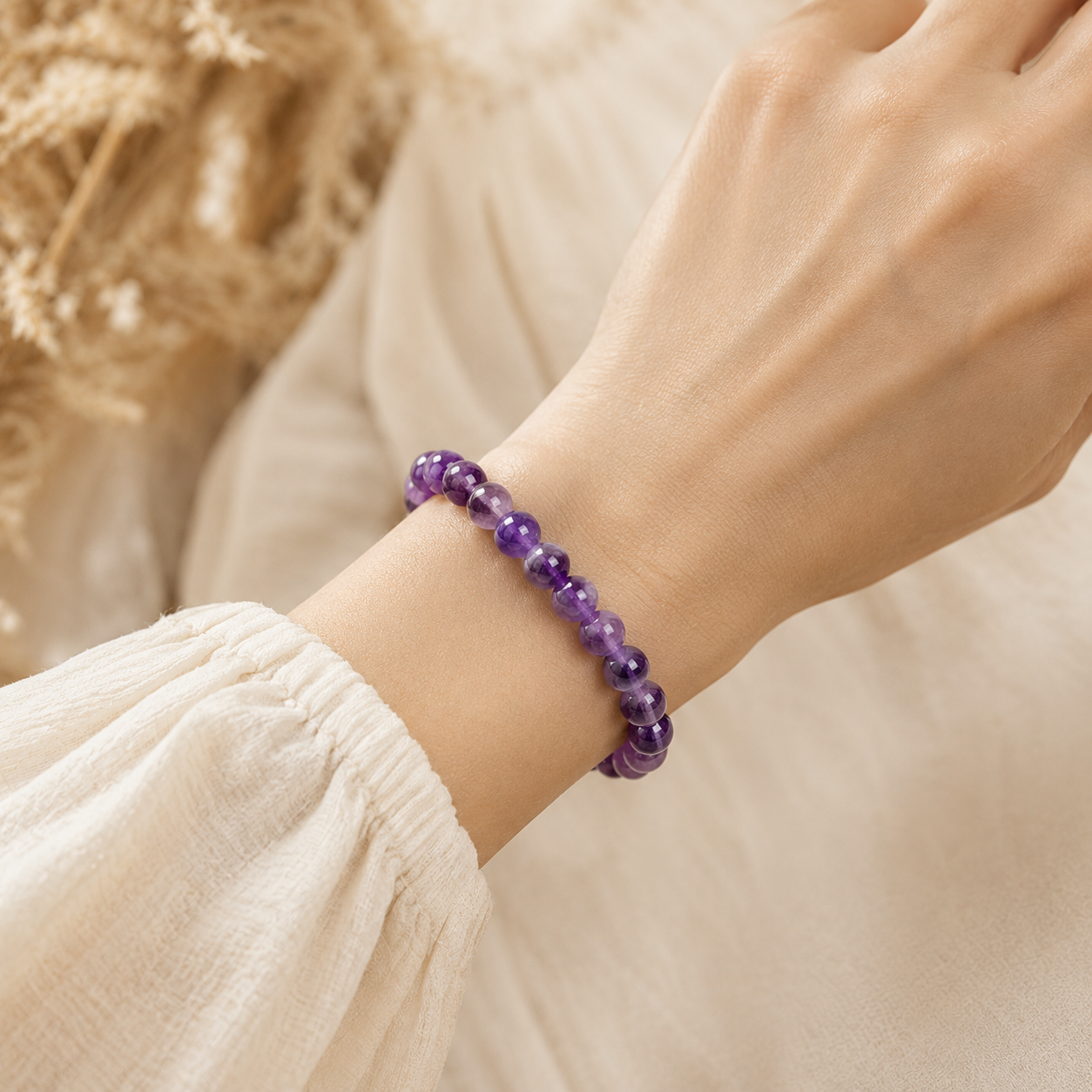 Bracelet Orion en améthyste porté au poignet