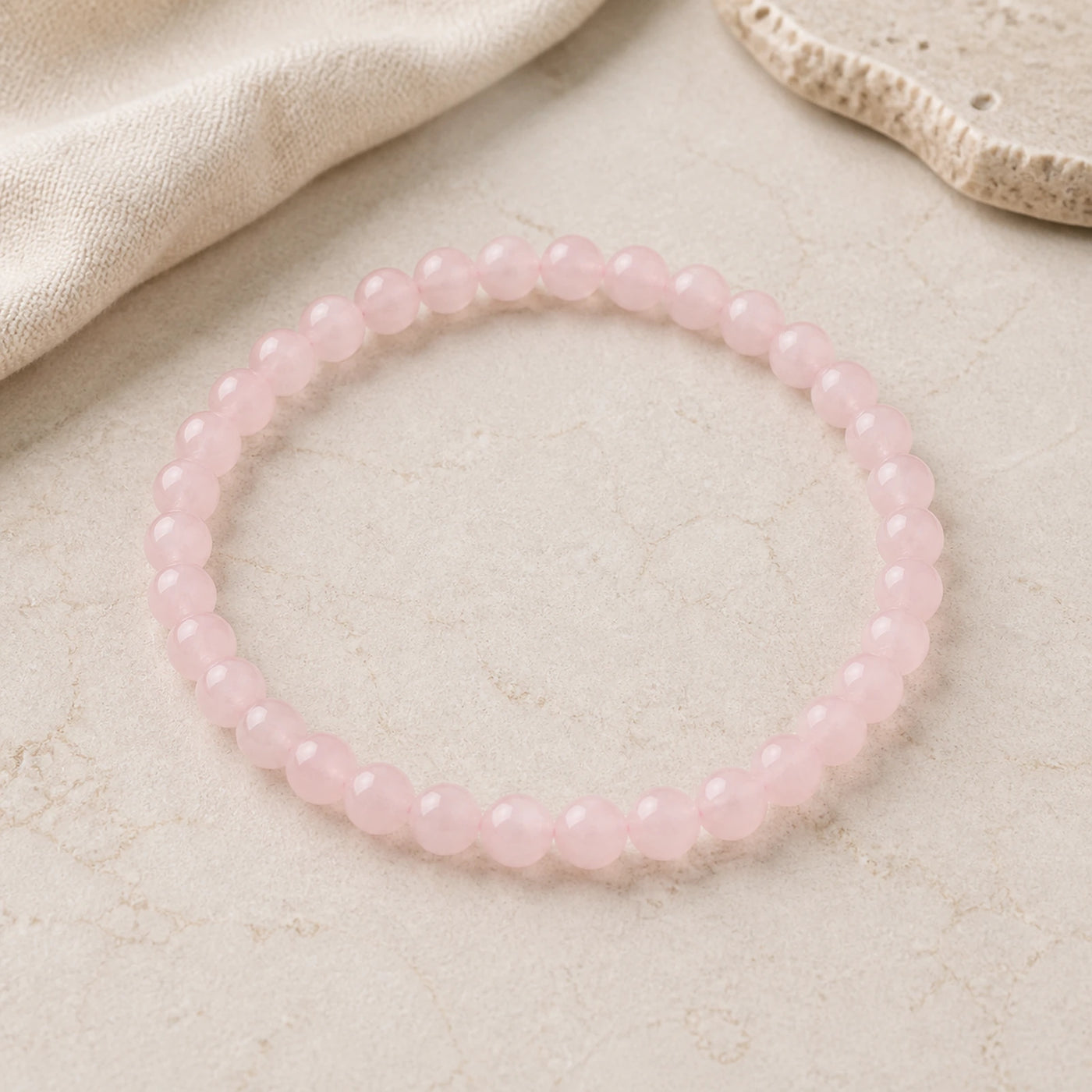 Bracelet en quartz rose naturel avec perles rondes de 6 mm.