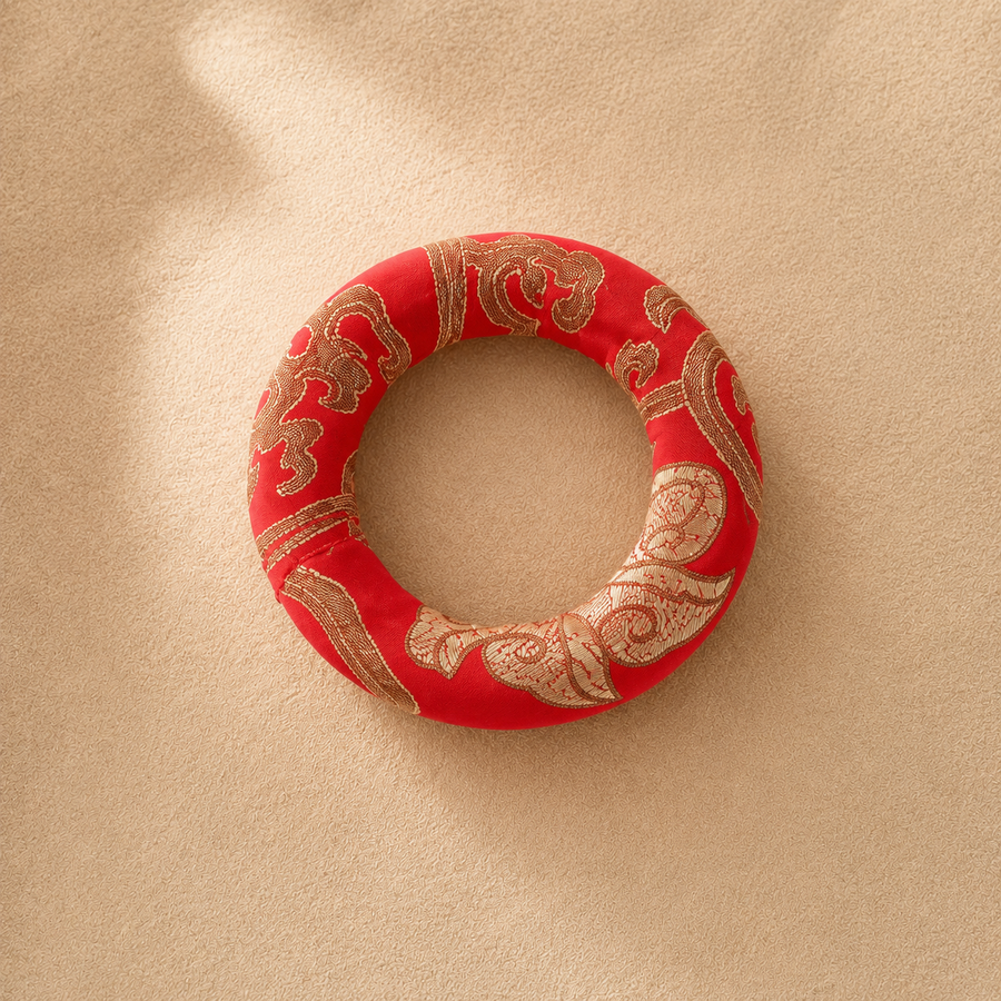 coussin rouge et or pour bol tibétain