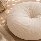 Coussin de méditation rond beige gros plan texture