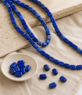 Perles rectangulaires Lapis Lazuli dans une ambiance de création