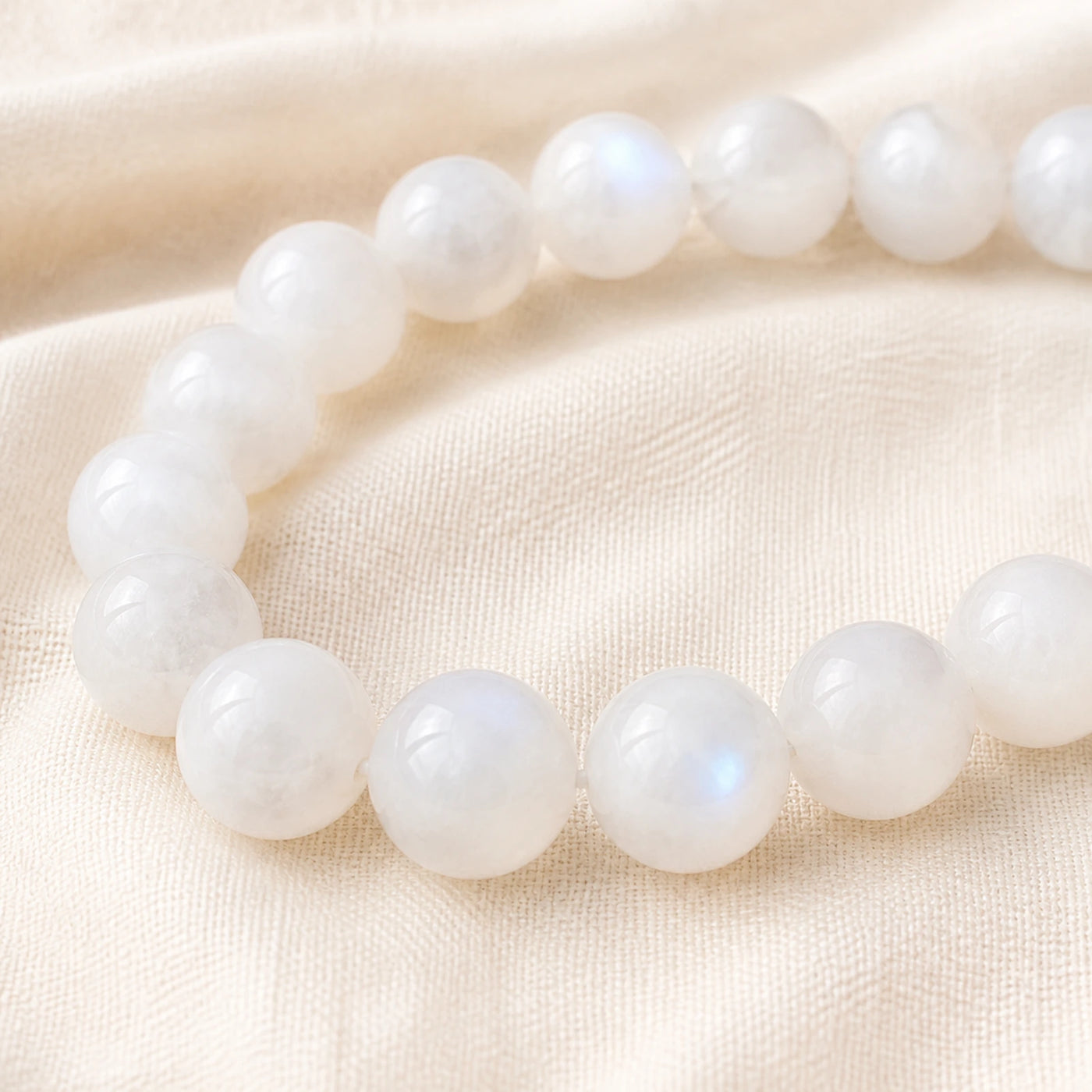 Perles rondes de pierre de lune blanche naturelle de 10 mm.