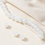Perles rondes de pierre de lune blanche naturelle de 8 mm.
